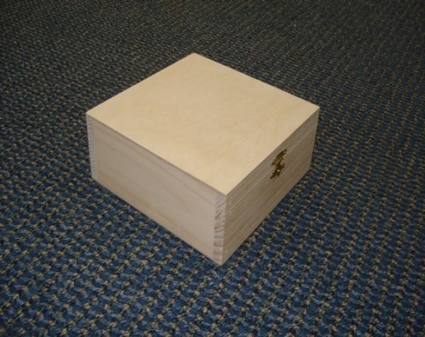 Custom wooden box with a hinged top, available in bulk for premium product packaging, branded storage, and corporate gifting.